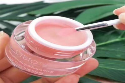 ​嘴唇干裂什么原因 嘴唇干裂怎么快速恢复