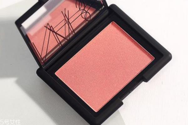 毛孔大用什么腮红 5款不显毛孔的腮红推荐 毛孔大用什么腮红 5款不显毛孔的腮红推荐