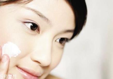 素颜霜和cc霜哪个先用 让你的肌肤更加靓丽 素颜霜和cc霜哪个先用 让你的肌肤更加靓丽