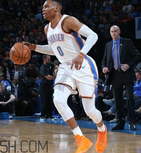 篮球鞋可以当跑步鞋吗？篮球鞋适合跑步吗？