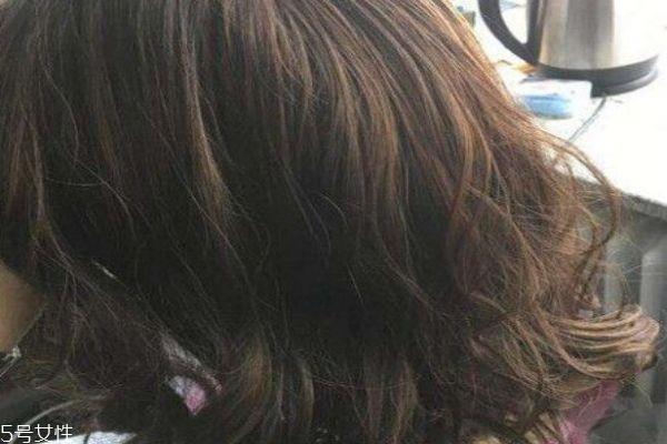 黑茶色是染的还是漂的 黑茶色适合什么肤色