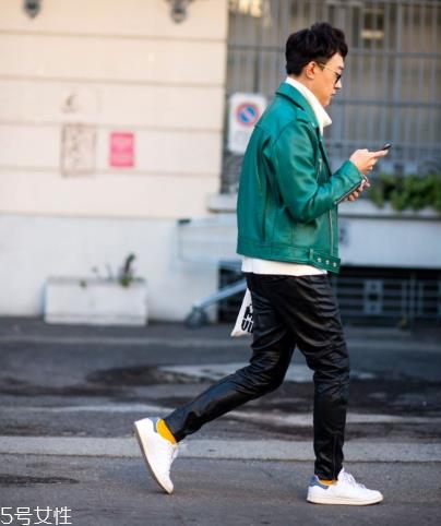 小白鞋为什么会发黄？小白鞋变黄的原因