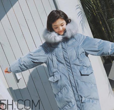 羽绒服面料锦纶和聚酯纤维哪个好？羽绒服软的好还是硬的好？