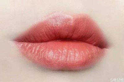 ​口红不上色的原因有什么 为什么口红会不上色