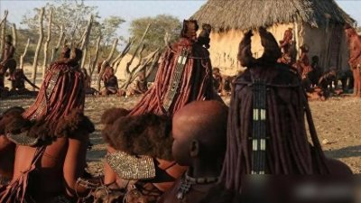 ​非洲原始部落红泥族：“赤裸”为美，女人从不洗澡，男人18算长寿