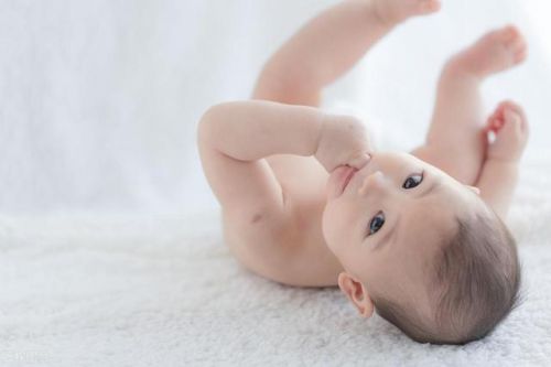 宝宝大小眼是什么原因(宝宝大小眼怎么办)-第2张图片-