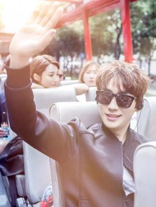 ​彭冠英偷偷给朱一龙投票被抓包，失踪人口朱一龙终于冒泡了