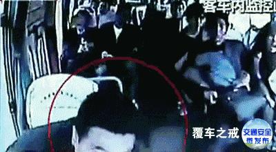 心痛!广东大巴爆胎撞护栏侧翻致7死11伤,5名乘客惨被甩落十米桥下