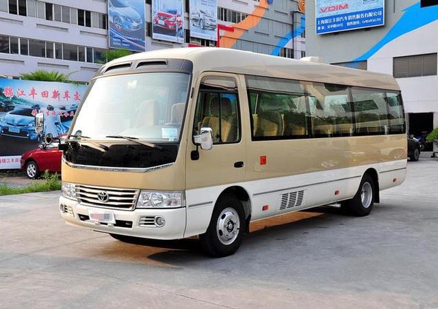 成都19座中巴车出租多少钱一天-