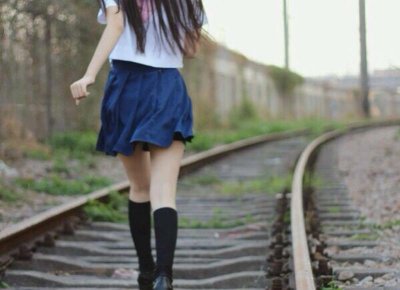 ​你会选择暗恋的人还是爱你的人(喜欢你的人让你别在失恋时相见)