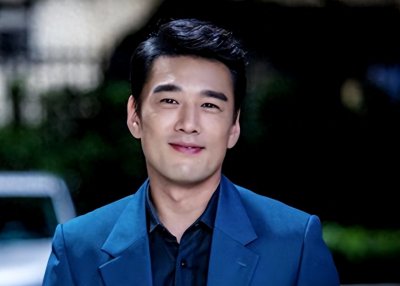 ​王耀庆：为了省房租娶了房东女儿，20年零绯闻，一家四口其乐融融