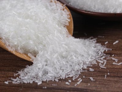 ​味精和鸡精，哪个危害大？味精吃多了，不但杀精还脱发？涨见识了