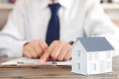 ​上海一老伯过世，保姆以“恩人”自居拒绝搬离老宅