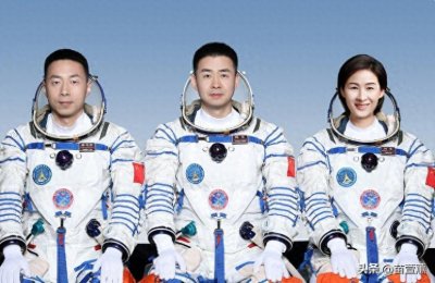 ​飞天的是“神舟”而不是“神州”，发射了14次了，不能再写错了