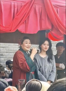 ​河南王婆说媒:传统媒妁艺术的现代演绎