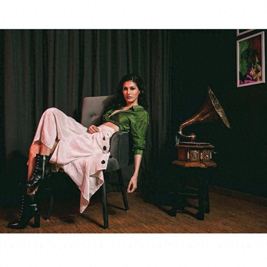 环球热搜之每日一星：恰如出水芙蓉印度女星艾米拉·达斯特