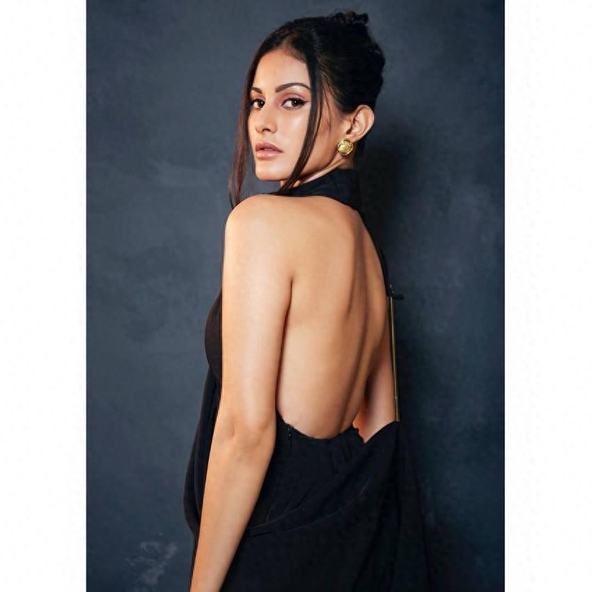 环球热搜之每日一星：恰如出水芙蓉印度女星艾米拉·达斯特