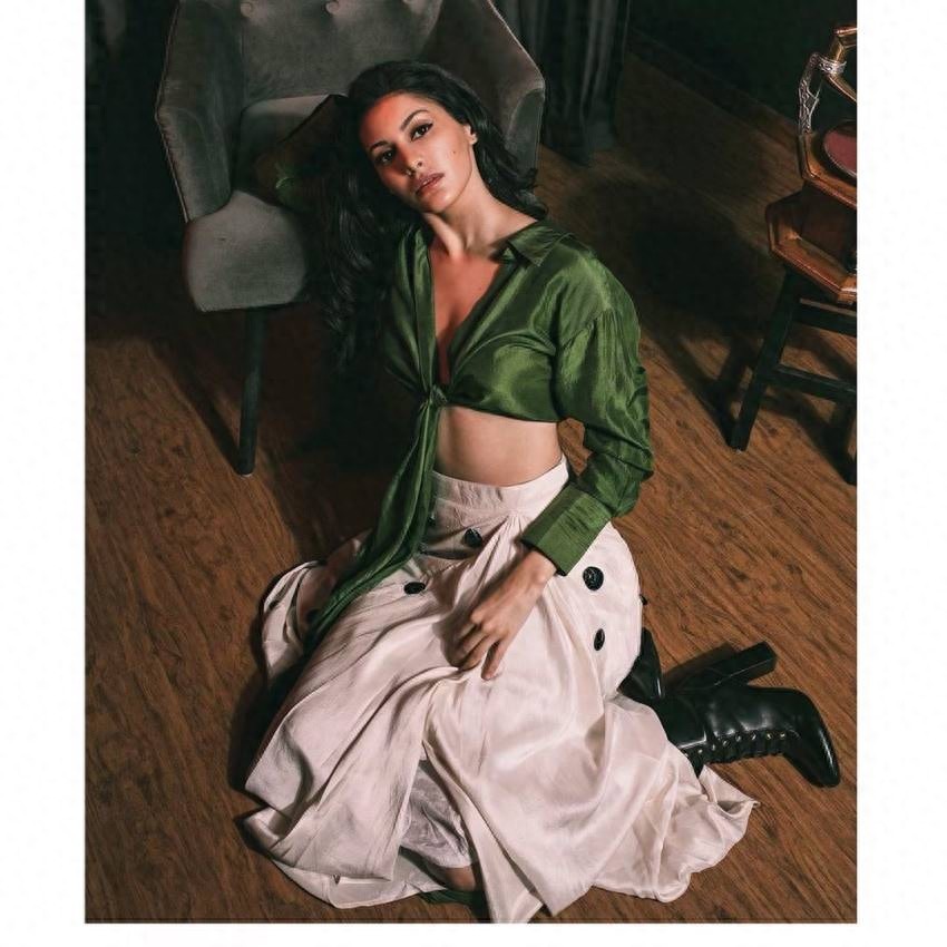 环球热搜之每日一星：恰如出水芙蓉印度女星艾米拉·达斯特