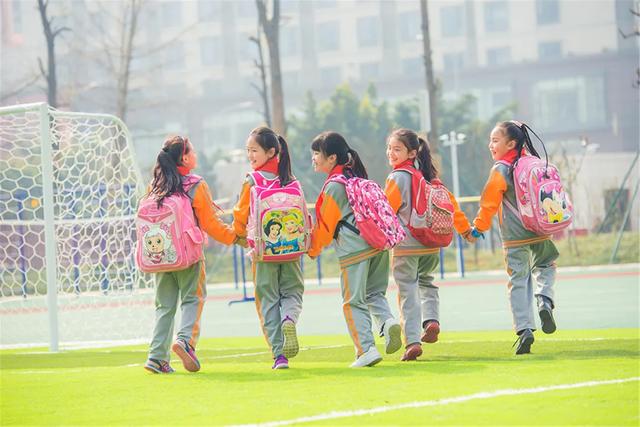 成都市武侯区领川外语学校（4位热血青年的办学奇迹）(22)