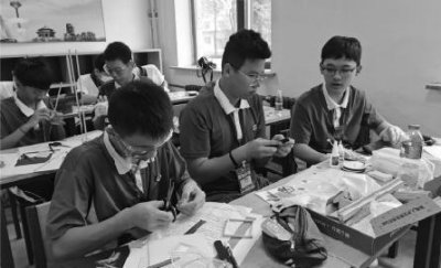 ​95组285名队员现场制作无碳小车进行比赛