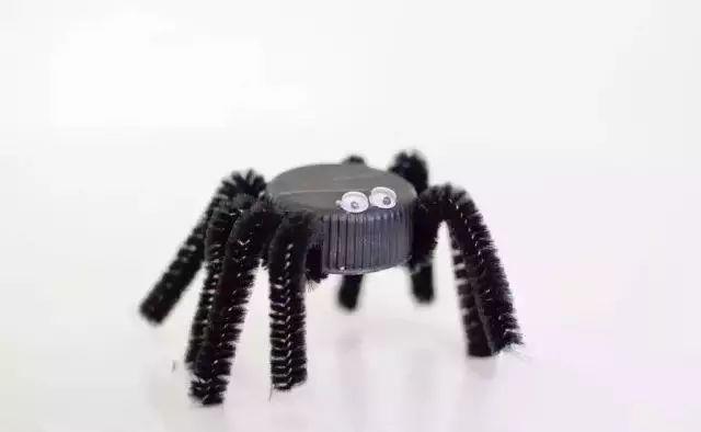 瓶盖创意手工教程,小小瓶盖大变身!