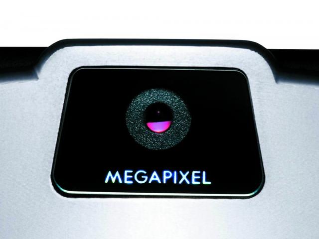 摩托罗拉razr刀锋折叠屏手机(刀锋掠影--摩托罗拉RAZR)(3)