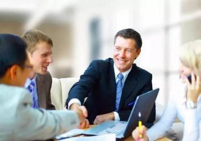 ​如何面对单位的明争暗斗(同事勾心斗角怎么应对)