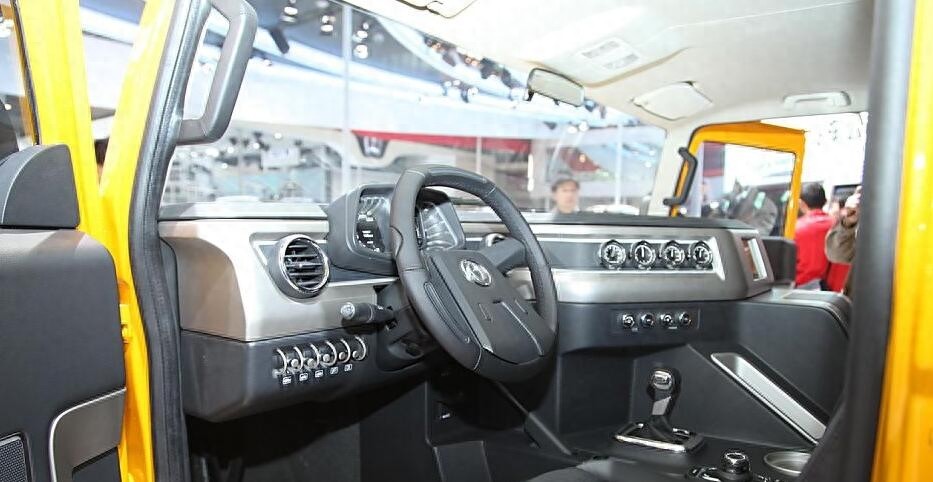 小陈竟花了88万买了民用版东风猛士，看到车厢傻了