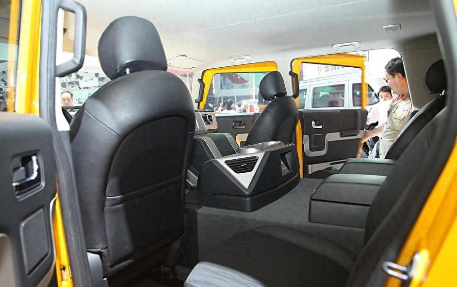 小陈竟花了88万买了民用版东风猛士，看到车厢傻了