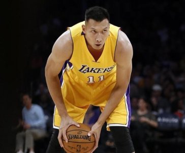 ​易建联主动离开湖人是为了面子？其实他早就不要面子了！