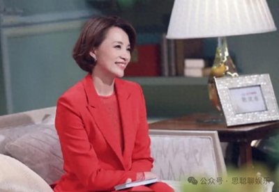 ​董卿带儿子和刘谦合影！51岁董卿一点不显老，10岁儿子正脸曝出