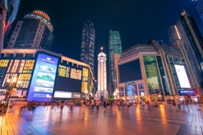 ​对比一下，重庆和成都差别不是一般的大！