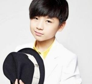 还记得星际精灵蓝多多的扮演者黄誉博吗？现在是越长越帅气了~~