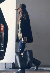 杨幂带火了一款靴子，叫“骑士靴”，时髦显瘦，谁穿谁洋气