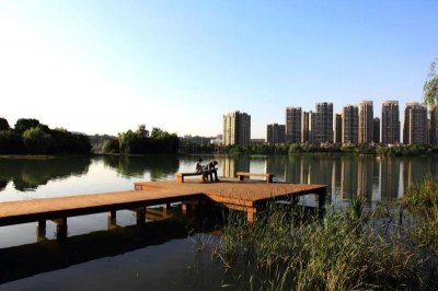 ​浙江上海都有月湖公园，今天要讲的是长沙月湖公园