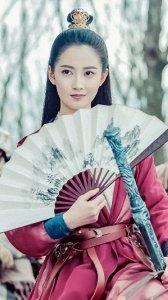 ​靠化妆撑起颜值的陈钰琪，淋雨之后妆容全无，颜值跌回解放前