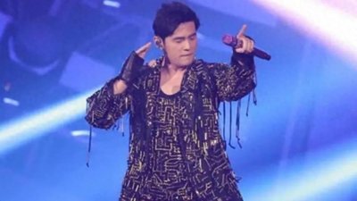 ​听到歌迷的告白后，周杰伦为何眼中闪烁泪光并流下了感动的泪水？