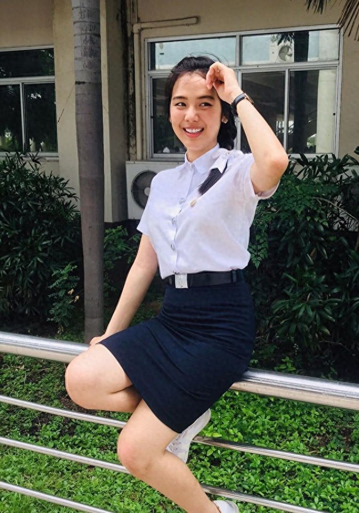 泰国版奶茶妹,她因手捧奶茶回眸一笑走红,真实身份令网友惊讶