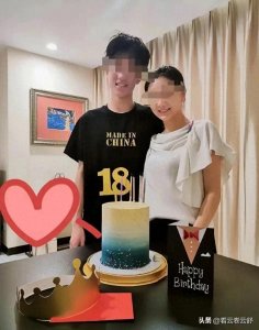 ​又一个“岁月致柔”？母子互动亲密引人不适：妈妈身材太好成原罪